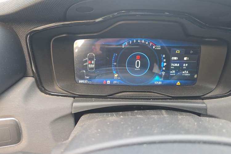 Used Lynk & Co 03 2020 1.5TD DCT JingPro Edition Odometer Close Up