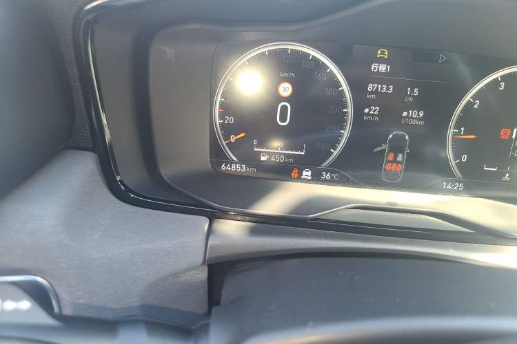 Used Lynk & Co 03 2020 2.0TD Automatic Jing Pro Edition Odometer Close Up