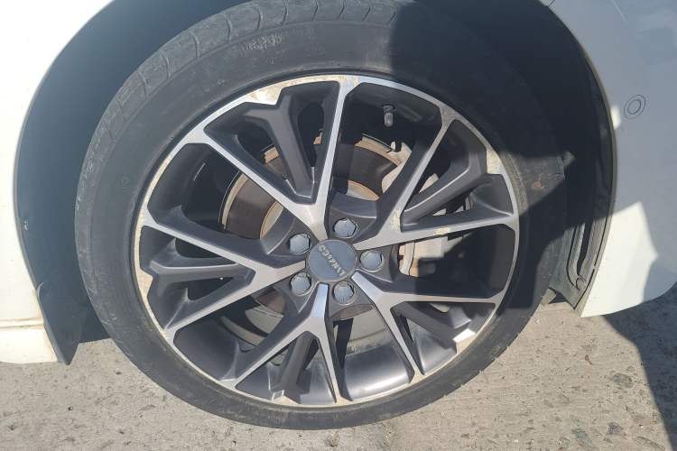 Used Lynk & Co 03 2020 2.0TD Automatic Jing Pro Edition Right Front Wheel Hub