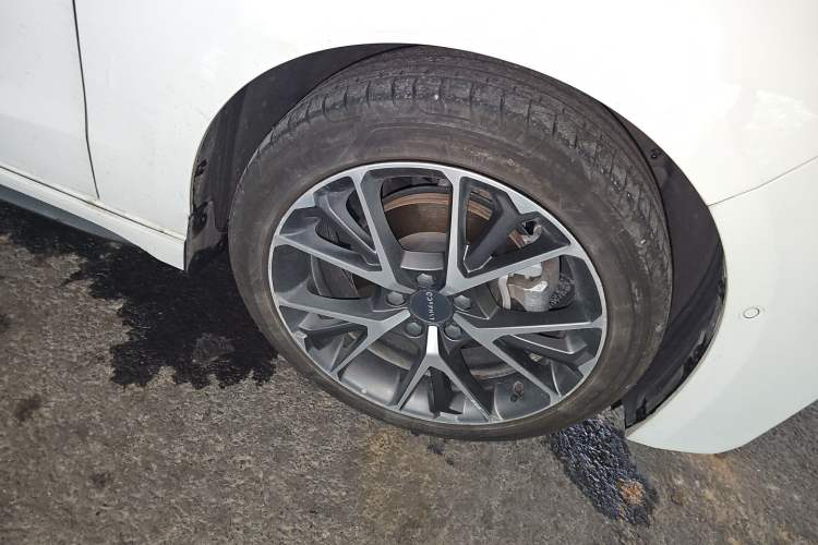Used Lynk & Co 03 2020 2.0TD Automatic Jing Pro Edition Right Front Wheel Hub