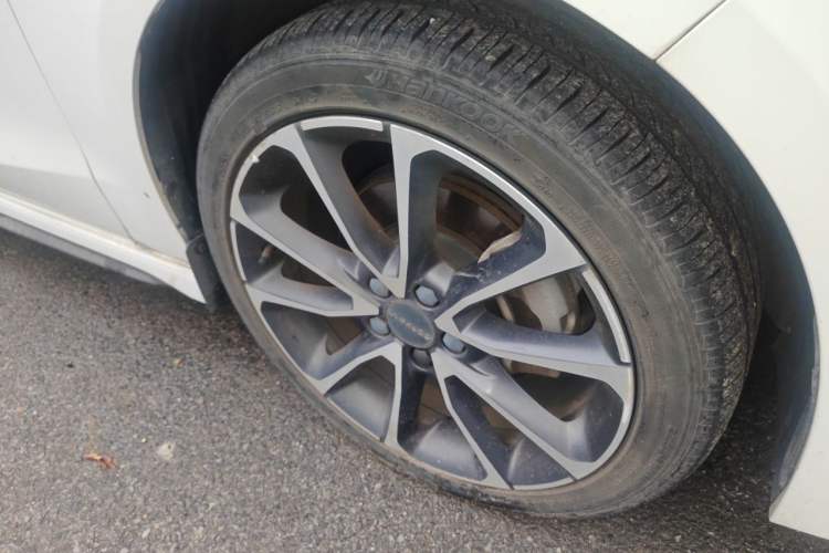 Used Lynk & Co 03 2020 1.5TD DCT Sport Edition Right Front Wheel Hub