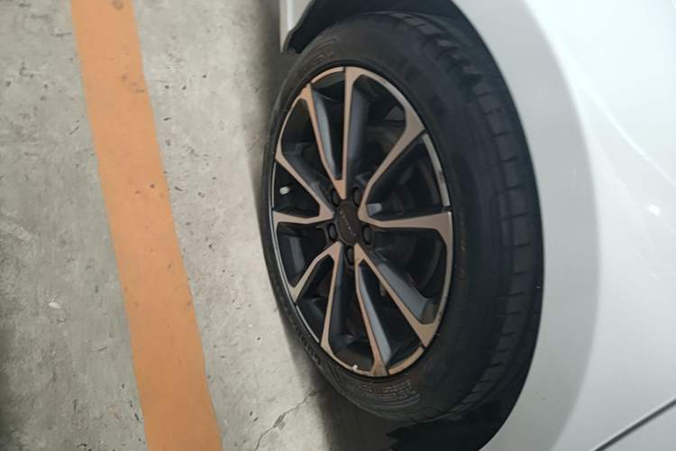 Used Lynk & Co 03 2020 2.0TD Automatic Trend Edition Right Rear Wheel Hub