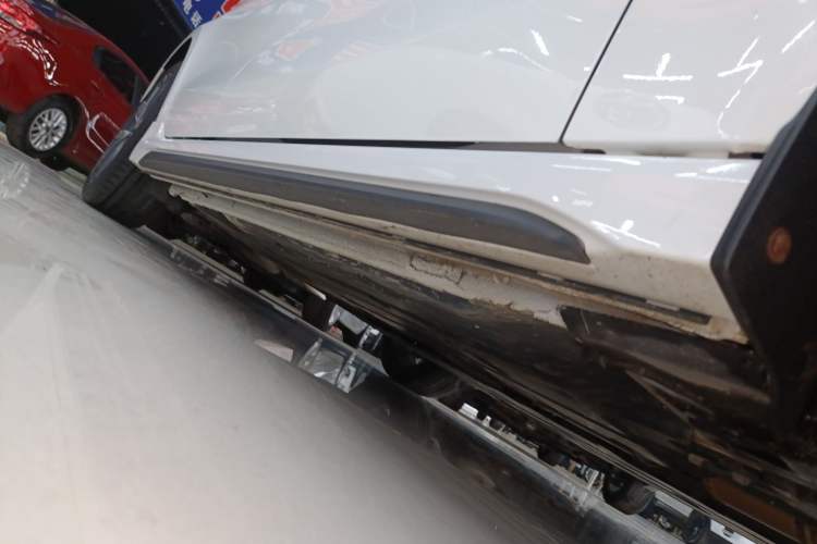 Used Lynk & Co 03 2020 2.0TD Automatic Trend Edition Right Side Sill