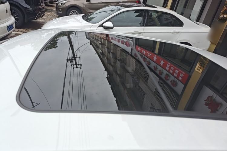 Used Lynk & Co 03 2020 1.5TD DCT JingPro Edition Roof