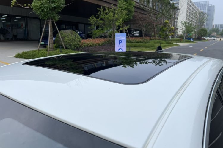 Used Lynk & Co 03 2020 1.5TD DCT JingPro Edition Roof