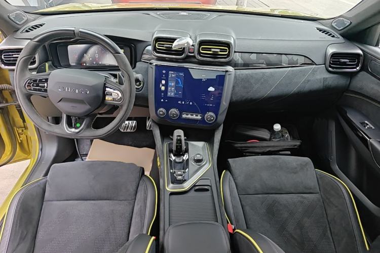 Used Lynk & Co 03 2020 03+ 2.0TD Automatic Wind-Chasing Edition Center Console