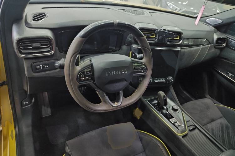 Used Lynk & Co 03 2020 03+ 2.0TD Automatic Wind-Chasing Edition Center Console