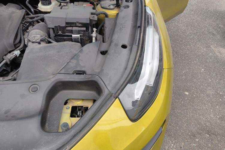 Used Lynk & Co 03 2020 03+ 2.0TD Automatic Wind-Chasing Edition Engine Bay Left