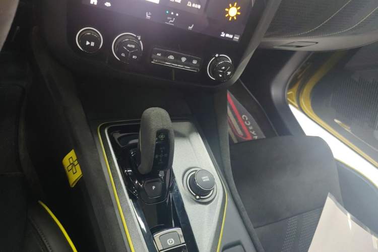 Used Lynk & Co 03 2020 03+ 2.0TD Automatic Wind-Chasing Edition Gear Lever