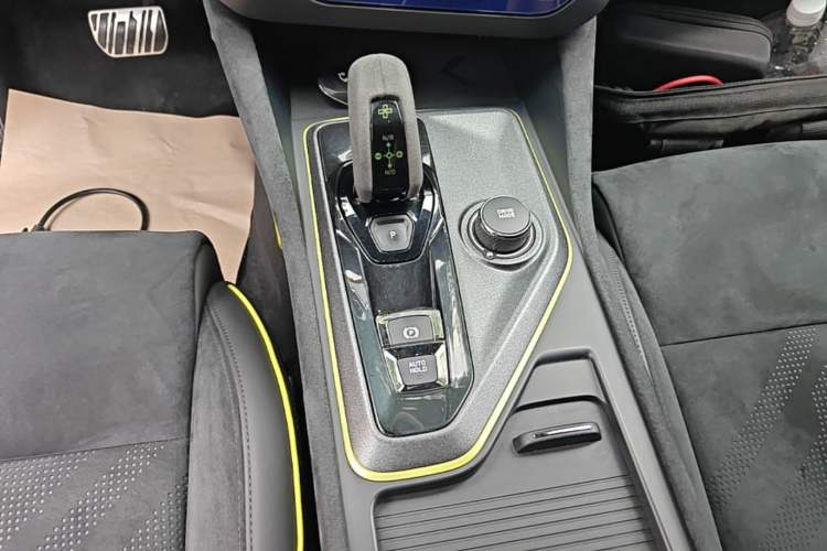 Used Lynk & Co 03 2020 03+ 2.0TD Automatic Wind-Chasing Edition Gear Lever