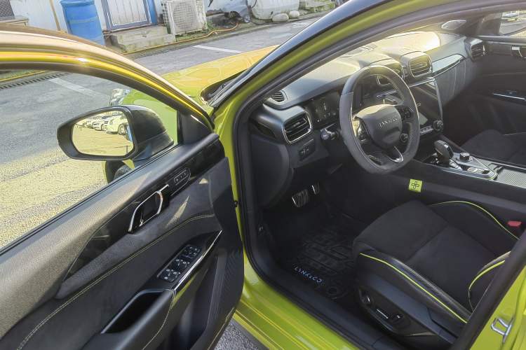Used Lynk & Co 03 2020 03+ 2.0TD Automatic Wind-Chasing Edition Interior 3