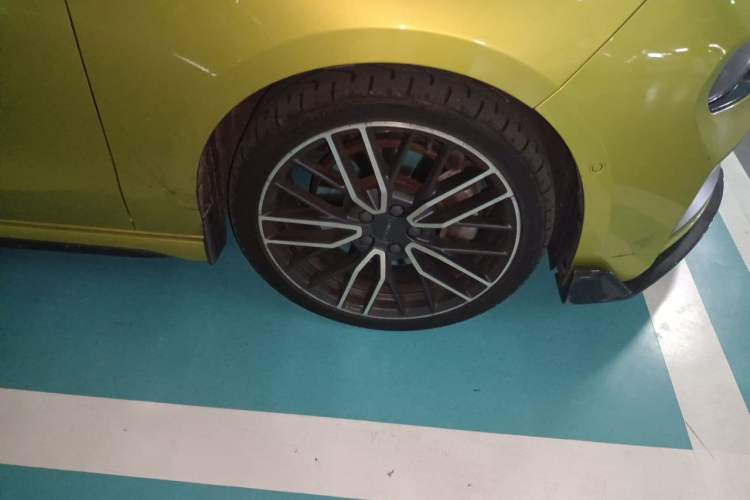 Used Lynk & Co 03 2020 03+ 2.0TD Automatic Performance Package Edition Right Front Wheel Hub
