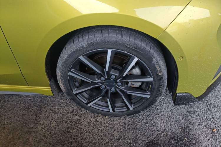 Used Lynk & Co 03 2020 03+ 2.0TD Automatic Wind-Chasing Edition Right Front Wheel Hub