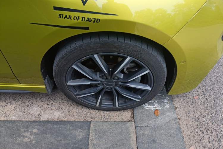 Used Lynk & Co 03 2020 03+ 2.0TD Automatic Wind-Chasing Edition Right Front Wheel Hub