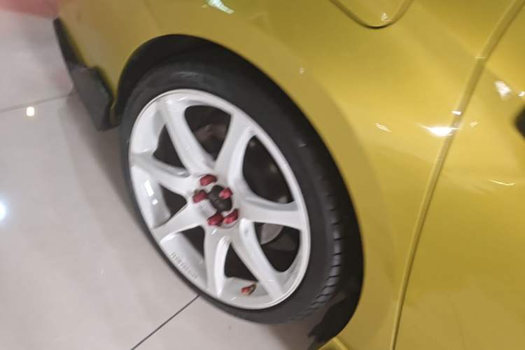 Used Lynk & Co 03 2020 03+ 2.0TD Automatic Wind-Chasing Edition Right Rear Wheel Hub