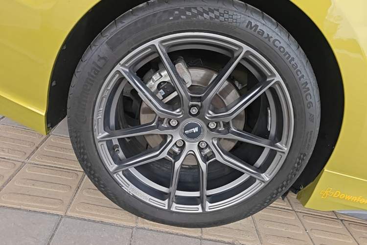 Used Lynk & Co 03 2020 03+ 2.0TD Automatic Wind-Chasing Edition Right Rear Wheel Hub