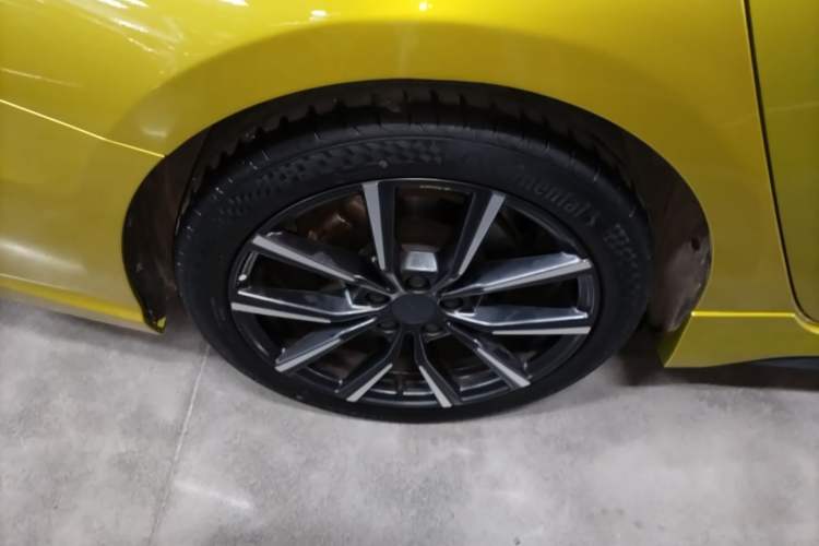 Used Lynk & Co 03 2020 03+ 2.0TD Automatic Wind-Chasing Edition Right Rear Wheel Hub