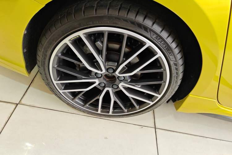 Used Lynk & Co 03 2020 03+ 2.0TD Automatic Wind-Chasing Edition Right Rear Wheel Hub