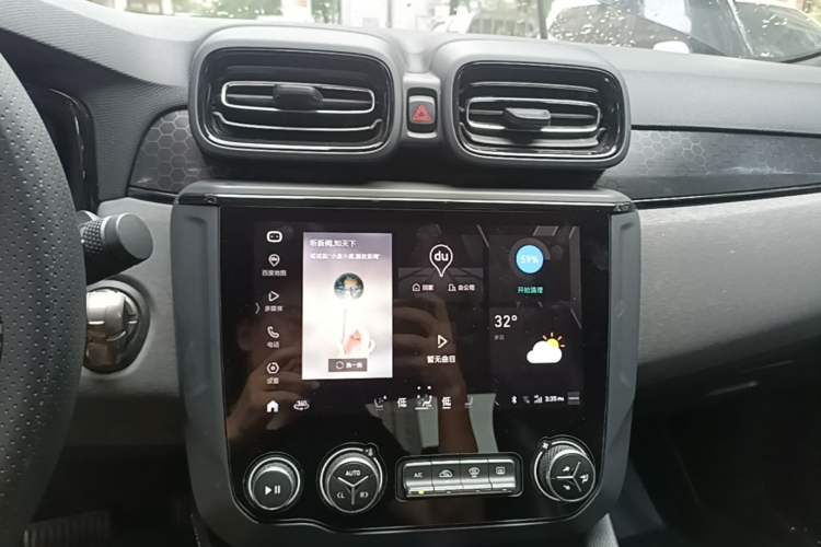 Used Lynk & Co 03 2021 2.0TD Automatic Trendy Champion Edition Audio And AC Panel