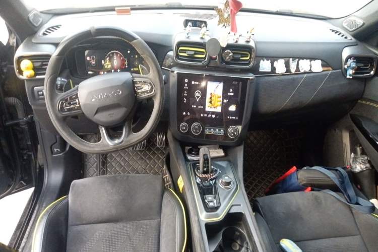 Used Lynk & Co 03 2021 03+ 2.0TD Automatic Wind-Chasing Edition Center Console