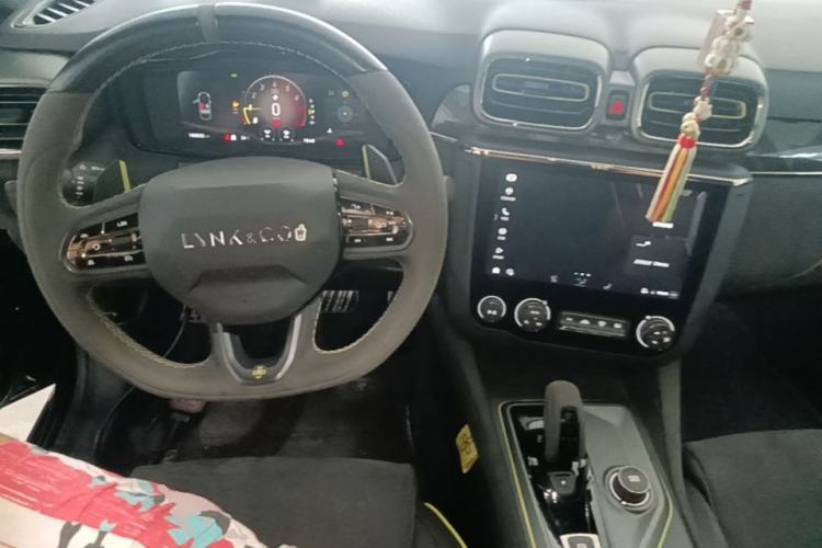 Used Lynk & Co 03 2021 03+ 2.0TD Automatic Wind-Chasing Edition Center Console