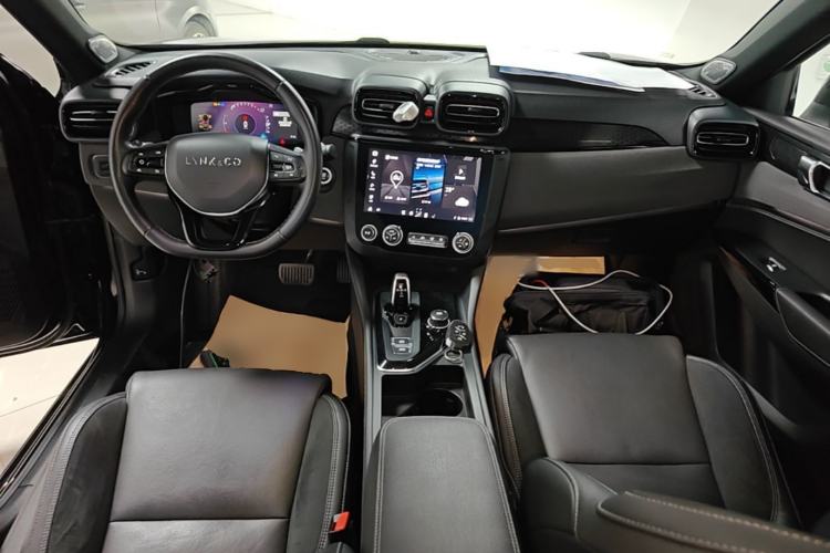 Used Lynk & Co 03 2021 2.0TD Automatic Trendy Champion Edition Center Console