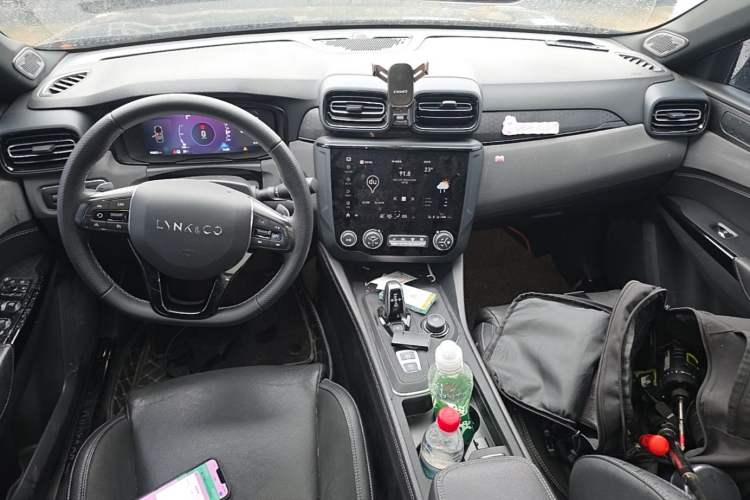 Used Lynk & Co 03 2021 2.0TD Automatic JingPro Center Console