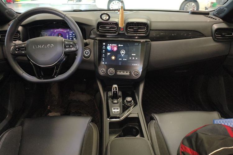 Used Lynk & Co 03 2021 2.0TD Automatic Jing Plus Center Console