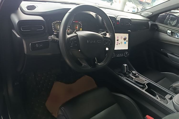 Used Lynk & Co 03 2021 2.0TD Automatic JingPro Center Console