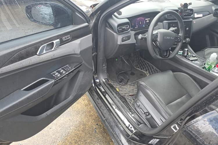 Used Lynk & Co 03 2021 2.0TD Automatic JingPro Driver Seat