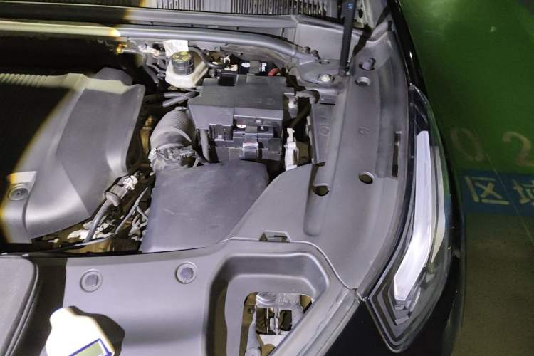 Used Lynk & Co 03 2021 03+ 2.0TD Automatic Wind-Chasing Edition Engine Bay Left