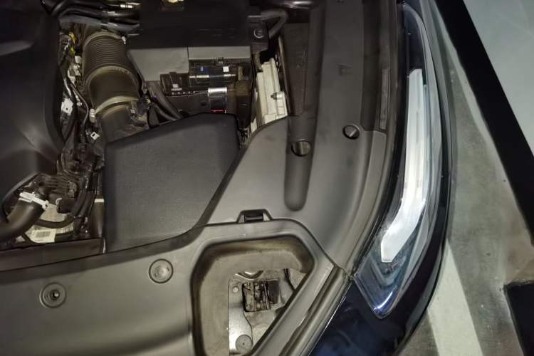 Used Lynk & Co 03 2021 1.5TD DCT Jing Champion Edition Engine Bay Left