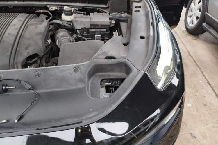 Used Lynk & Co 03 2021 1.5TD DCT JingPro Engine Bay Left