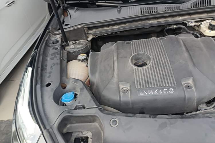 Used Lynk & Co 03 2021 2.0TD Automatic JingPro Engine Bay Right