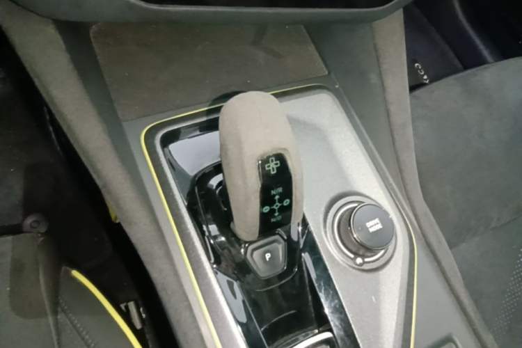 Used Lynk & Co 03 2021 03+ 2.0TD Automatic Wind-Chasing Edition Gear Lever