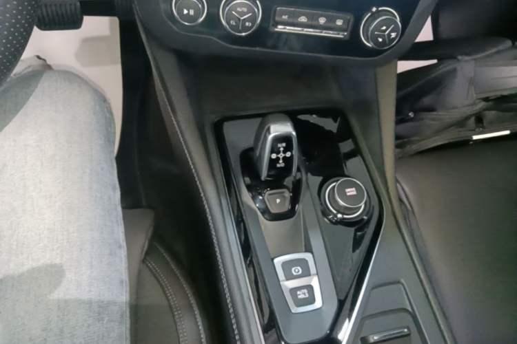 Used Lynk & Co 03 2021 1.5TD DCT Jing Champion Edition Gear Lever