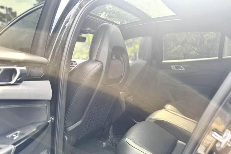 Used Lynk & Co 03 2021 2.0TD Automatic JingPro Interior 4