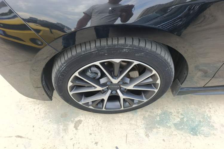 Used Lynk & Co 03 2021 2.0TD Automatic Trendy Champion Edition Left Front Wheel Hub