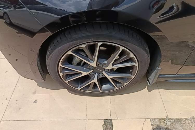 Used Lynk & Co 03 2021 2.0TD Automatic Trendy Champion Edition Left Front Wheel Hub