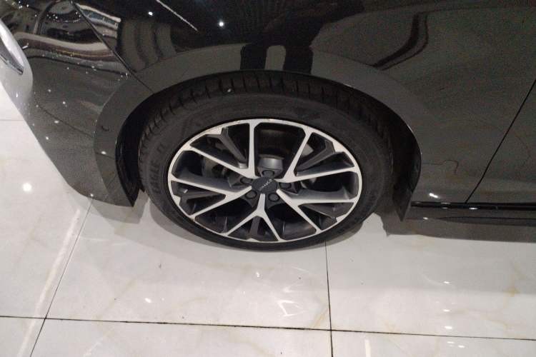 Used Lynk & Co 03 2021 2.0TD Automatic Trendy Champion Edition Left Front Wheel Hub