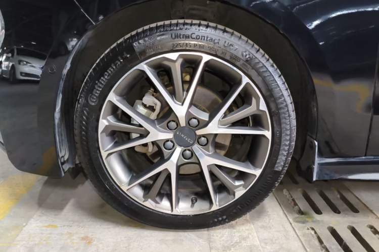 Used Lynk & Co 03 2021 2.0TD Automatic Trendy Champion Edition Left Front Wheel Hub
