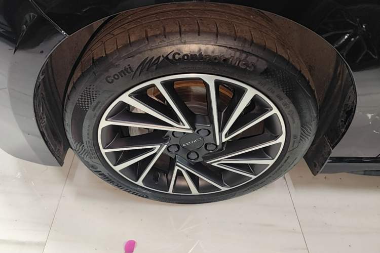 Used Lynk & Co 03 2021 1.5TD DCT JingPlus Left Front Wheel Hub