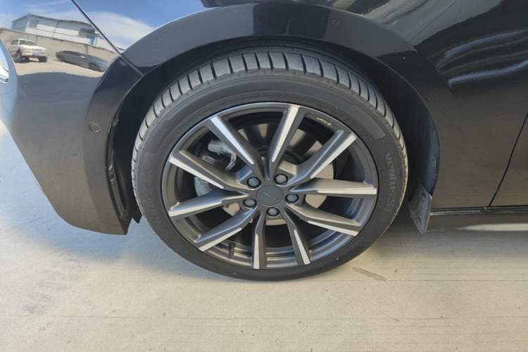 Used Lynk & Co 03 2021 03+ 2.0TD Automatic Wind-Chasing Edition Left Front Wheel Hub
