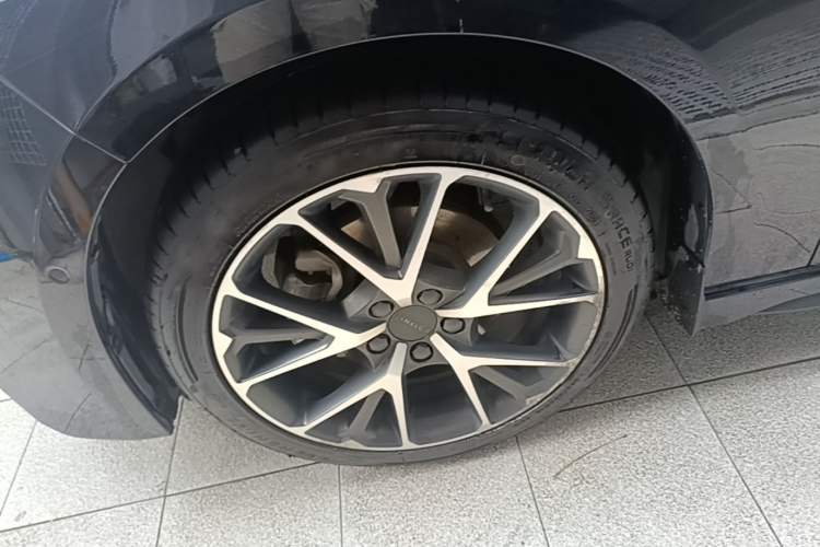 Used Lynk & Co 03 2021 2.0TD Automatic Trendy Champion Edition Left Front Wheel Hub