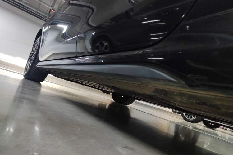 Used Lynk & Co 03 2021 1.5TD DCT JingPlus Left Side Sill