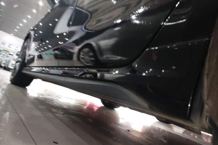 Used Lynk & Co 03 2021 1.5TD DCT Jing Champion Edition Left Side Sill