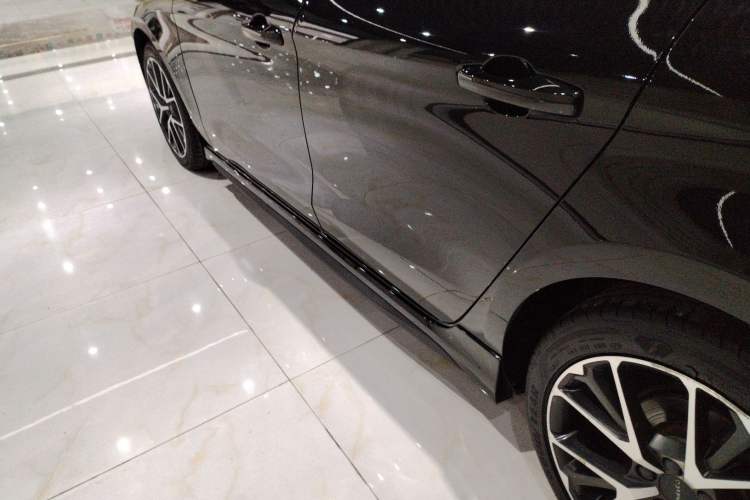 Used Lynk & Co 03 2021 2.0TD Automatic Trendy Champion Edition Left Side Sill