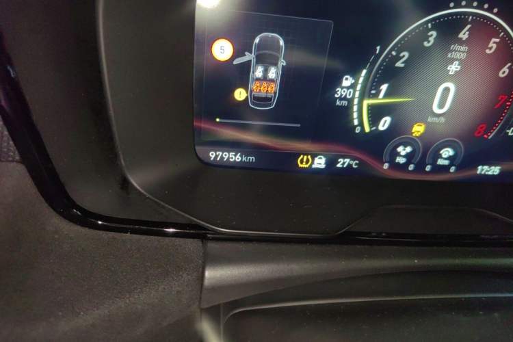 Used Lynk & Co 03 2021 03+ 2.0TD Automatic Wind-Chasing Edition Odometer Close Up
