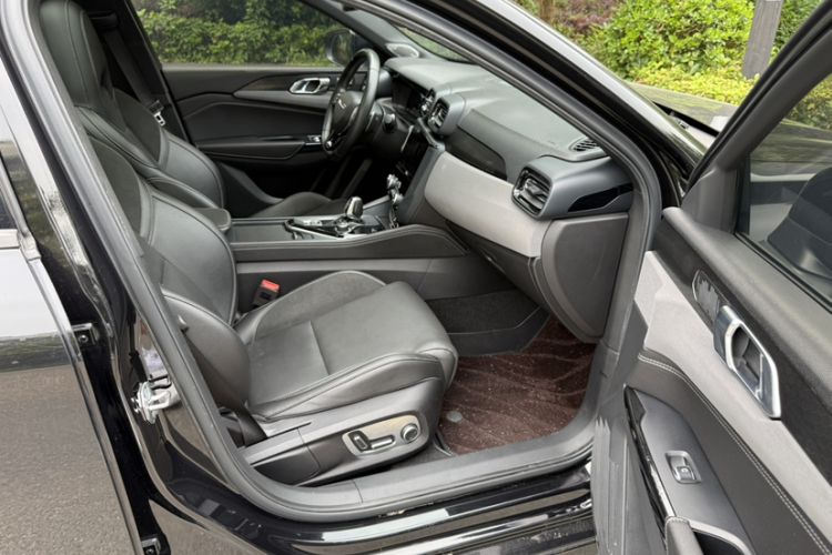 Used Lynk & Co 03 2021 2.0TD Automatic Trendy Champion Edition Right Front Seat
