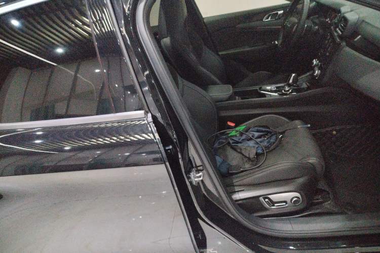 Used Lynk & Co 03 2021 2.0TD Automatic Trendy Champion Edition Right Front Seat